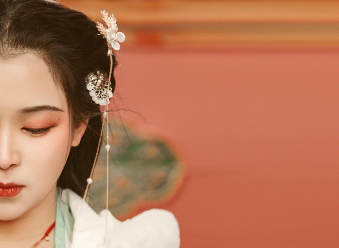 小说：他自责干女儿被伤，公主却又找事，看到他美貌要抓他们