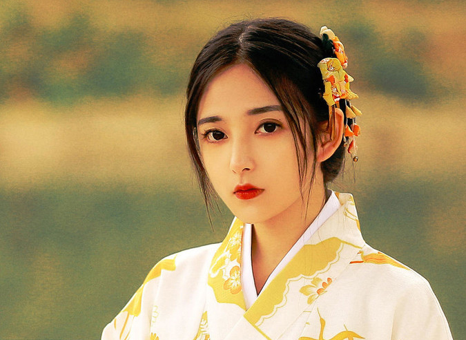 小说：村姑被仇家打得遍体鳞伤，太子夜晚潜入闺房，撩衣帮她擦药