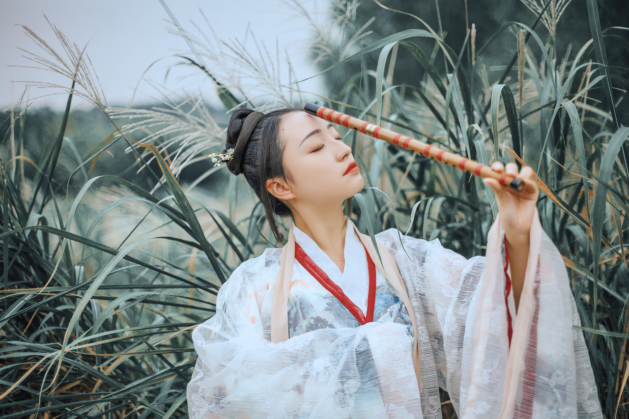 小伙面对敌人追击,小伙不敌对手的小说