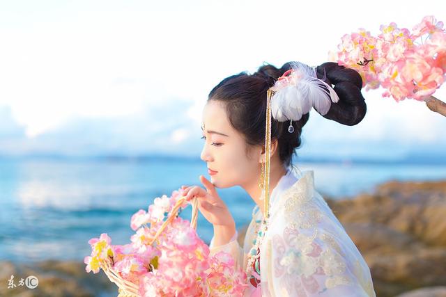 小说：丑男连死两妻子，农村夫妇见钱眼开，逼黄花闺女嫁他换聘礼