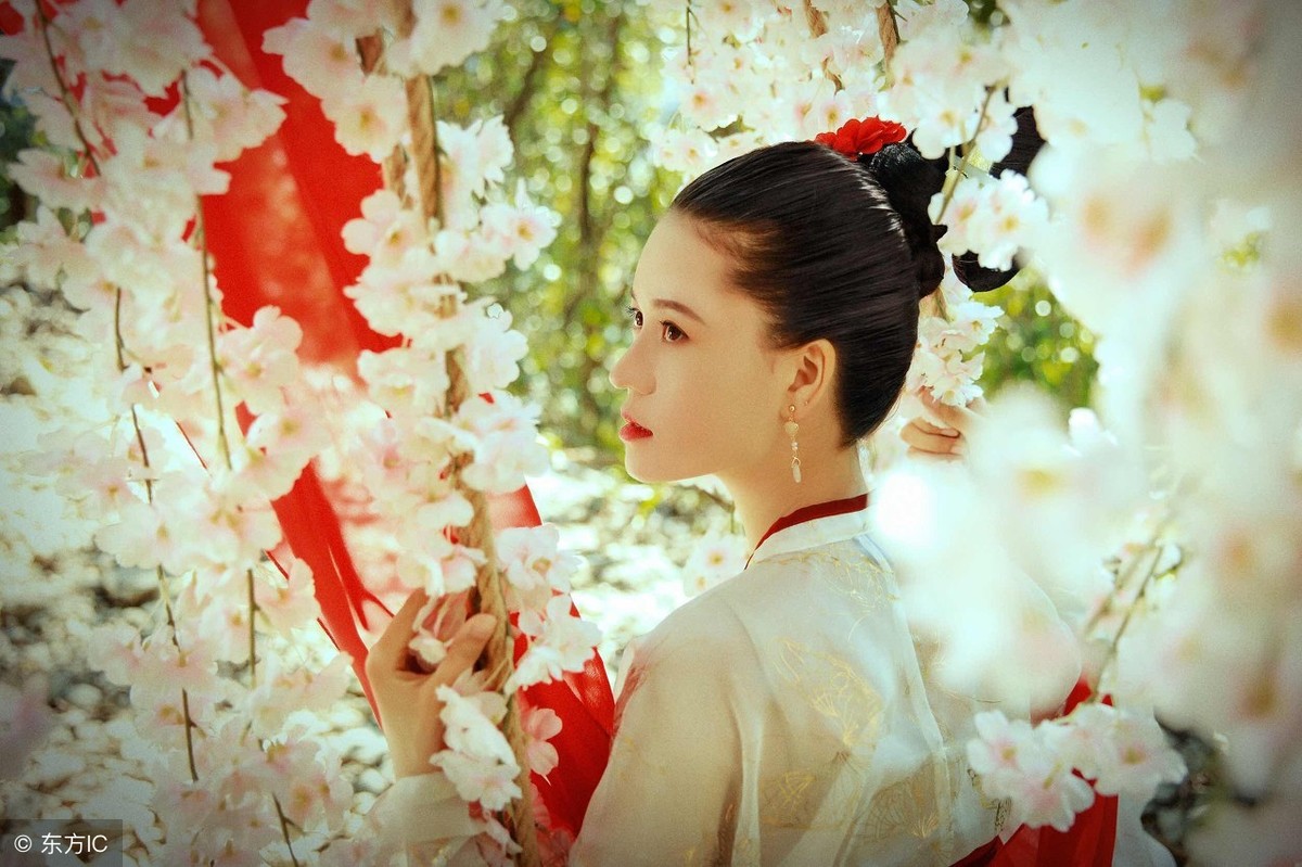 小说：冷血特工重生古代，男子失智失忆认她当娘亲，她甩都甩不掉