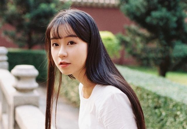 小说：新任校花的初吻竟被穷小子夺走了，消息一出，他成全校情敌