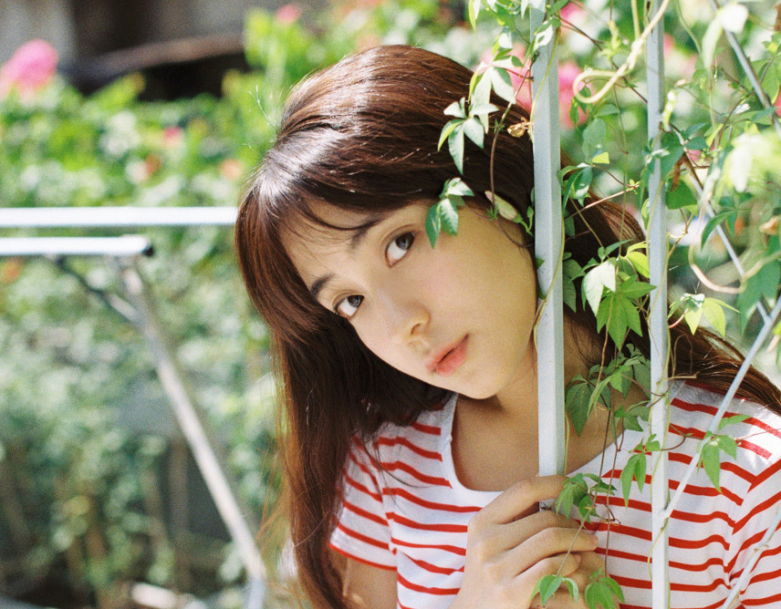 小说：他听到这话，脸色一僵，一双迷人魅惑的桃花眼满是心痛