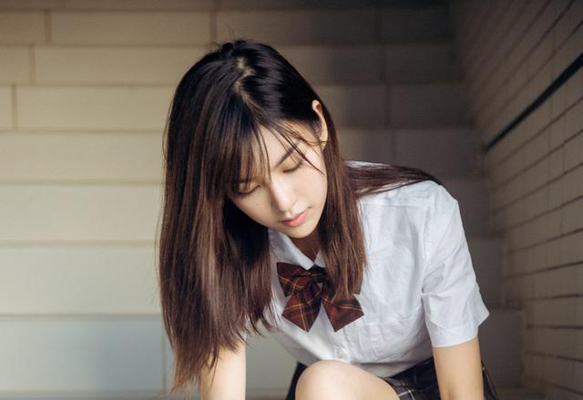 小说：她浑然不觉自己无意之中实实在在地诱惑了他一次，陶醉其中