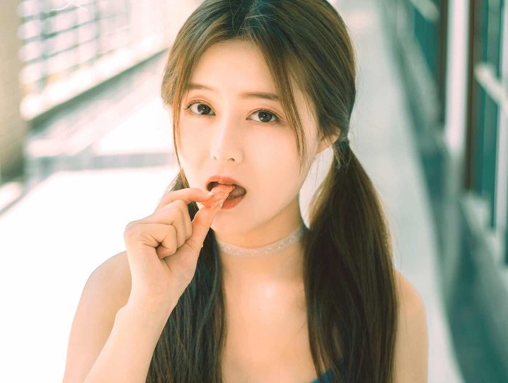 小说：女朋友被混混灌醉，穷小子急忙赶来，这次还开上了保时捷