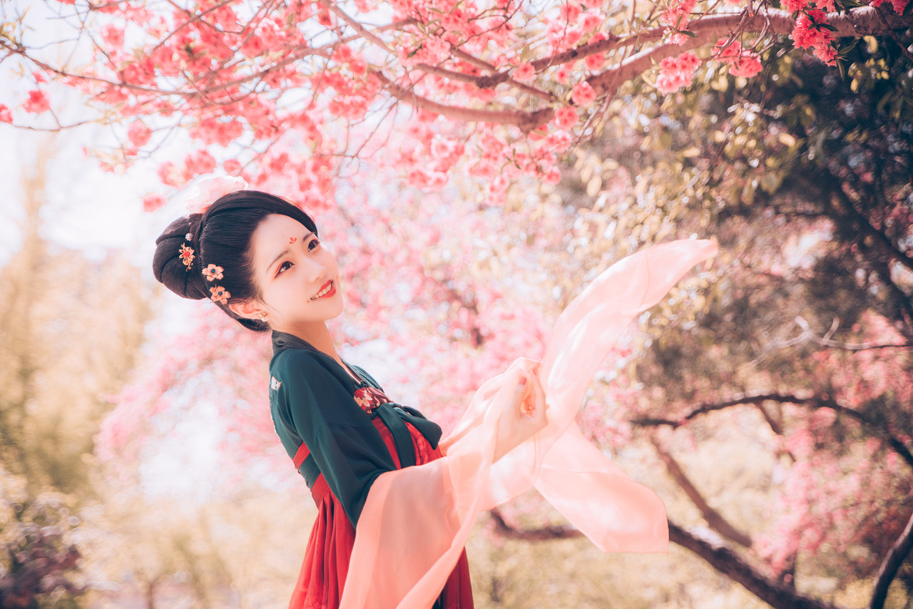 小说：将军府没嬷嬷，二品诰命夫人住的地方，杂草丛生