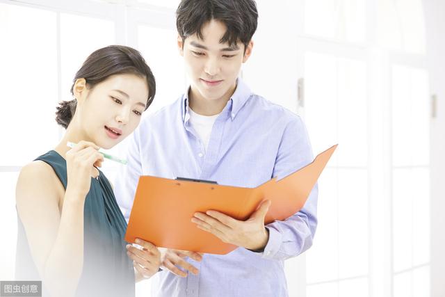 小说：仙帝转生重读高三，女同学们却议论：切，长的不高不帅