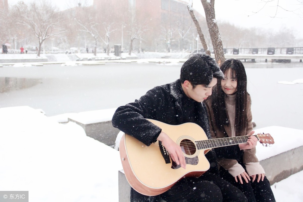 小说：觉醒后，女配她带着红包群修仙了