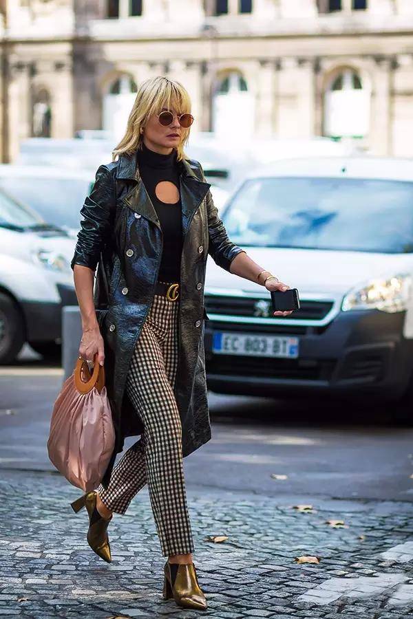 女生靴子冬天穿方便吗,女生靴子里面穿什么