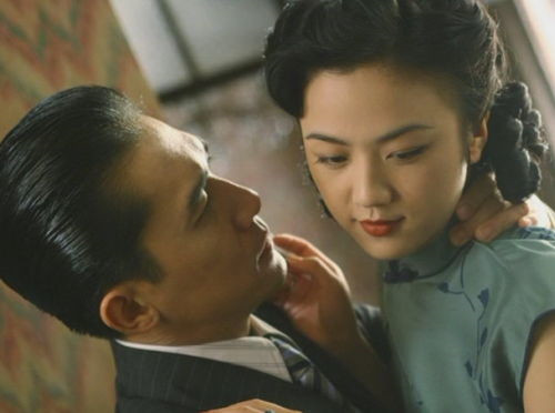 “亿万富婆”刘嘉玲：结交章泽天拉拢何超琼，为何删掉杨颖微信？