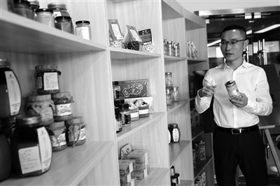 哈萨克斯坦美女爱上中国小伙，在恋爱中抓住跨国商机，他们赚大了