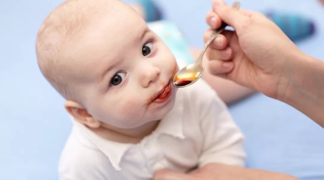 孩子感冒喂母乳吃药,小孩感冒喂药喂多了怎么办