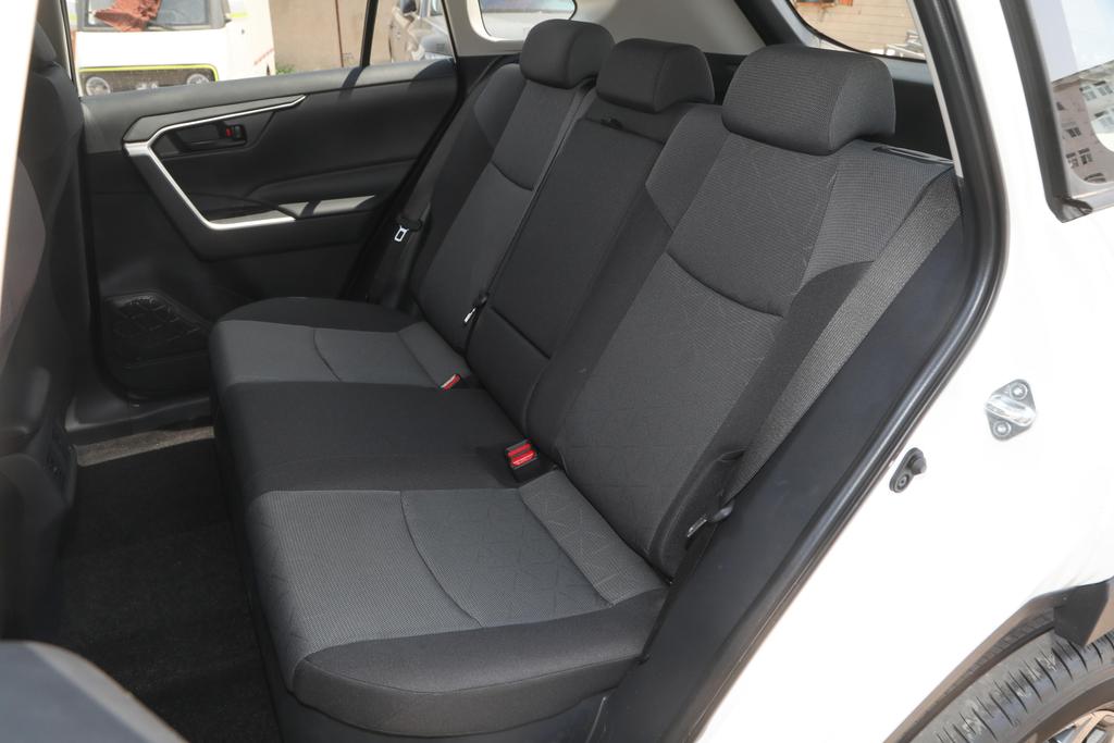 丰田荣放rav4第一视角驾驶,沉浸式体验丰田rav4荣放