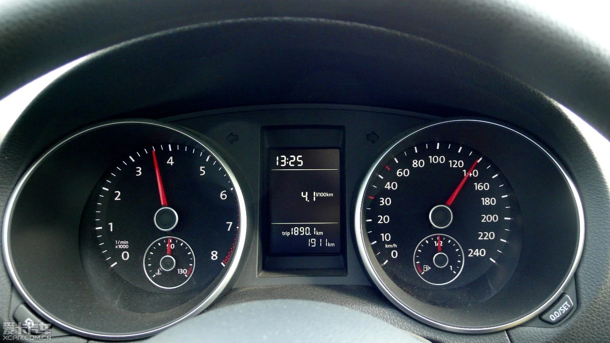 时速超过120发动机转速稳定在2800,时速150发动机转速2500正常吗