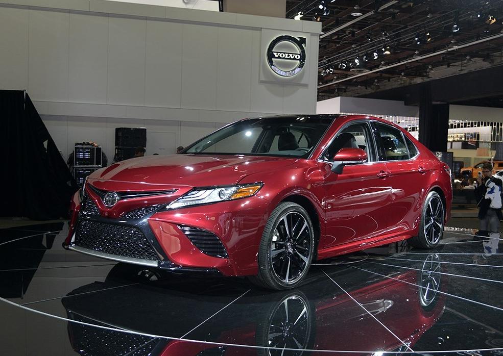 第九代凯美瑞应该买豪华还是尊贵,第九代丰田凯美瑞汽车