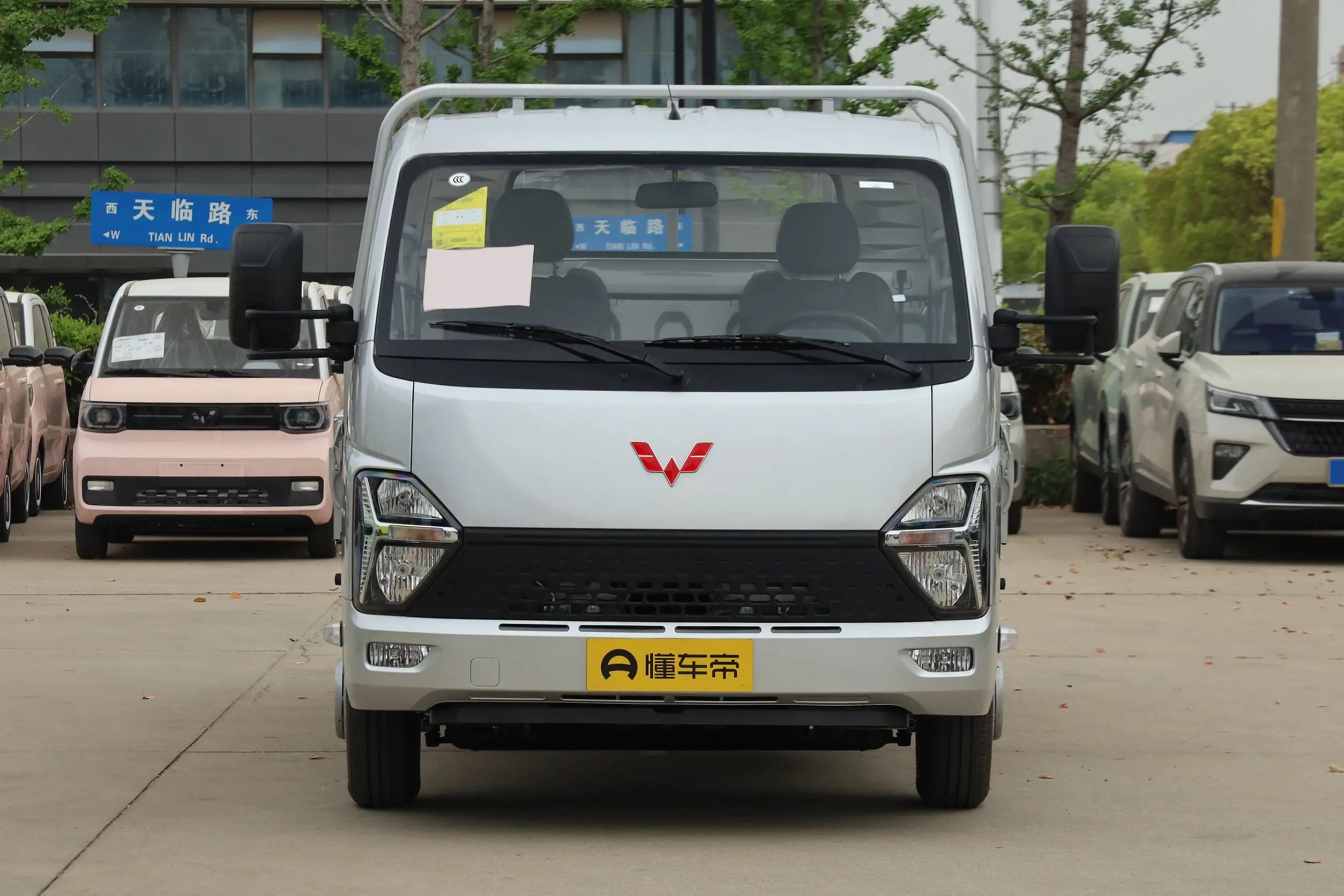 五菱龙卡2.0新款,五菱龙卡2.0汽油版怎么样