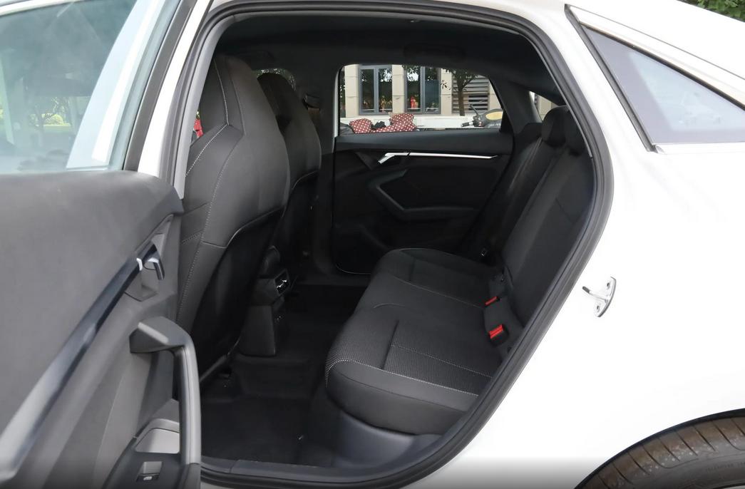 奥迪a3sportback35tfsi,奥迪a3sportback两厢2020款落地价