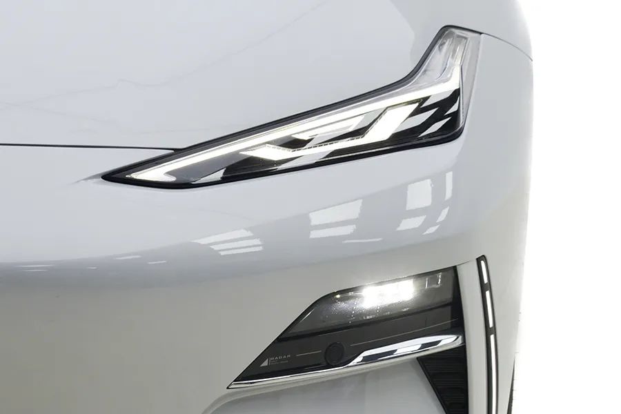 吉利银河e8半辐式方向盘怎么选,吉利银河e8龙腾版和汉ev