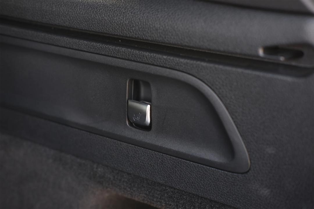 卖二手奔驰glc260注意什么,瑕疵17年奔驰glc260二手多少钱