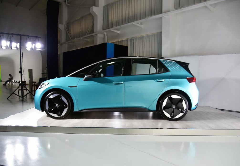 家用代步SUV好还是小车好,家用车两厢好还是三厢好