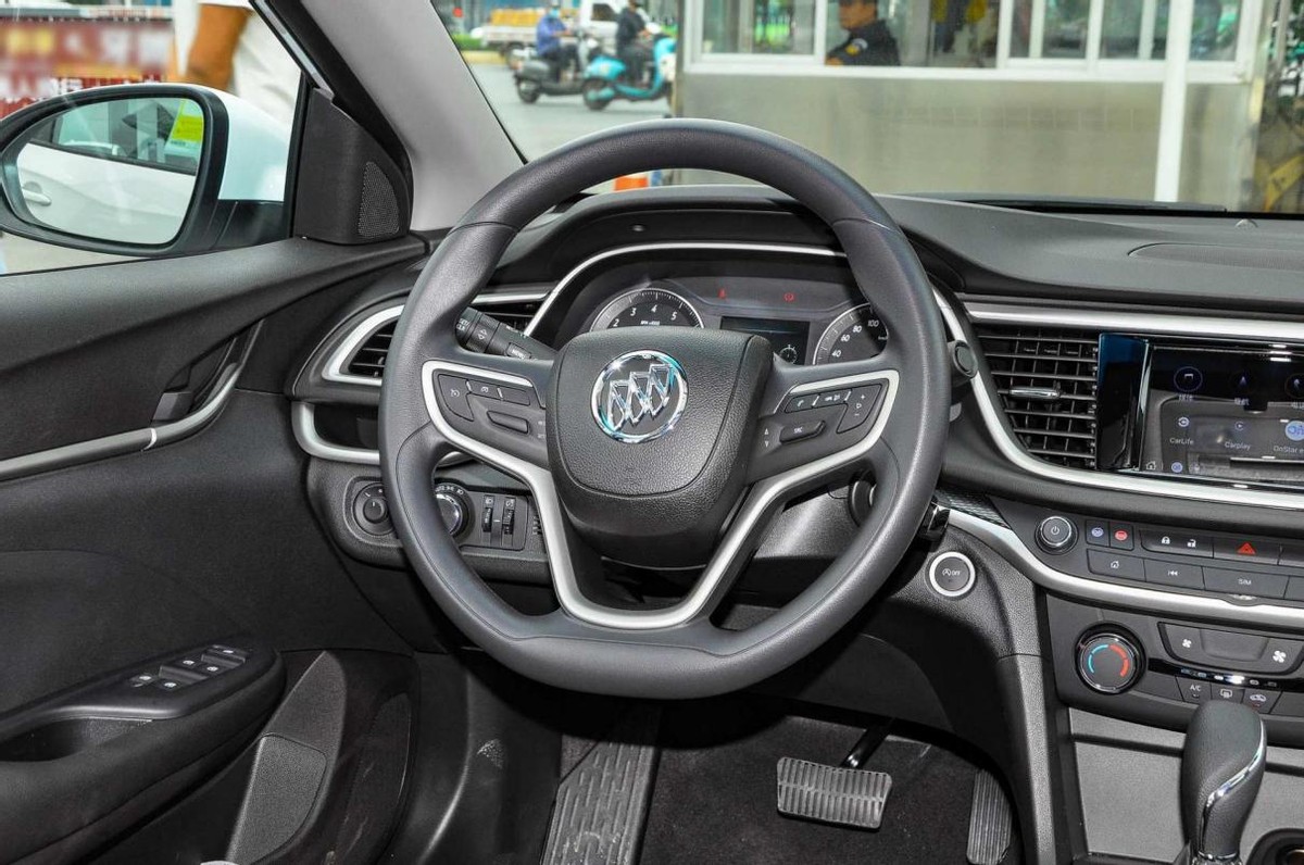 实拍别克英朗，入门降至7万多，全系自动挡，一公里才4毛多