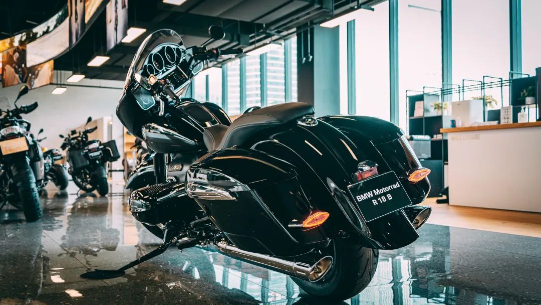 原来宝马也有超跑,2024款宝马旅行摩托