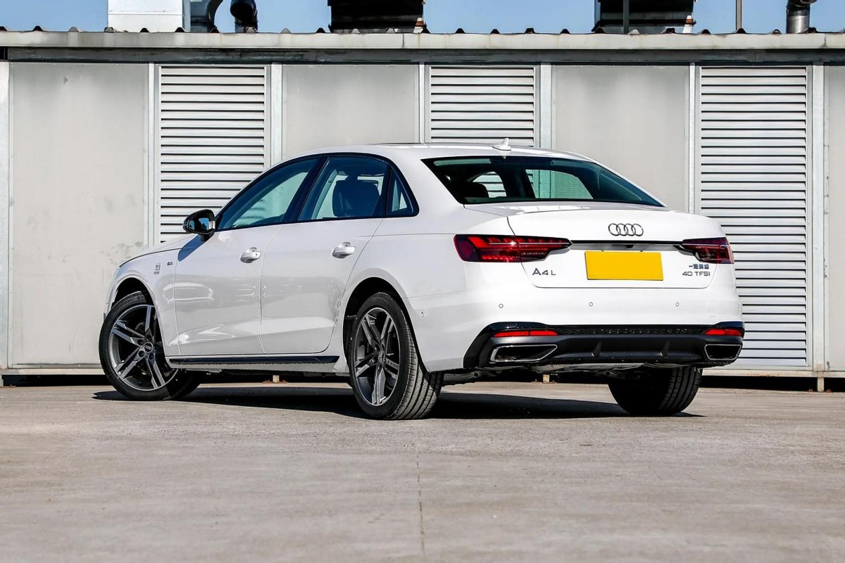 2022款奥迪a4l40tfsiquattro,2022款奥迪a4l45tfsiquattro配置