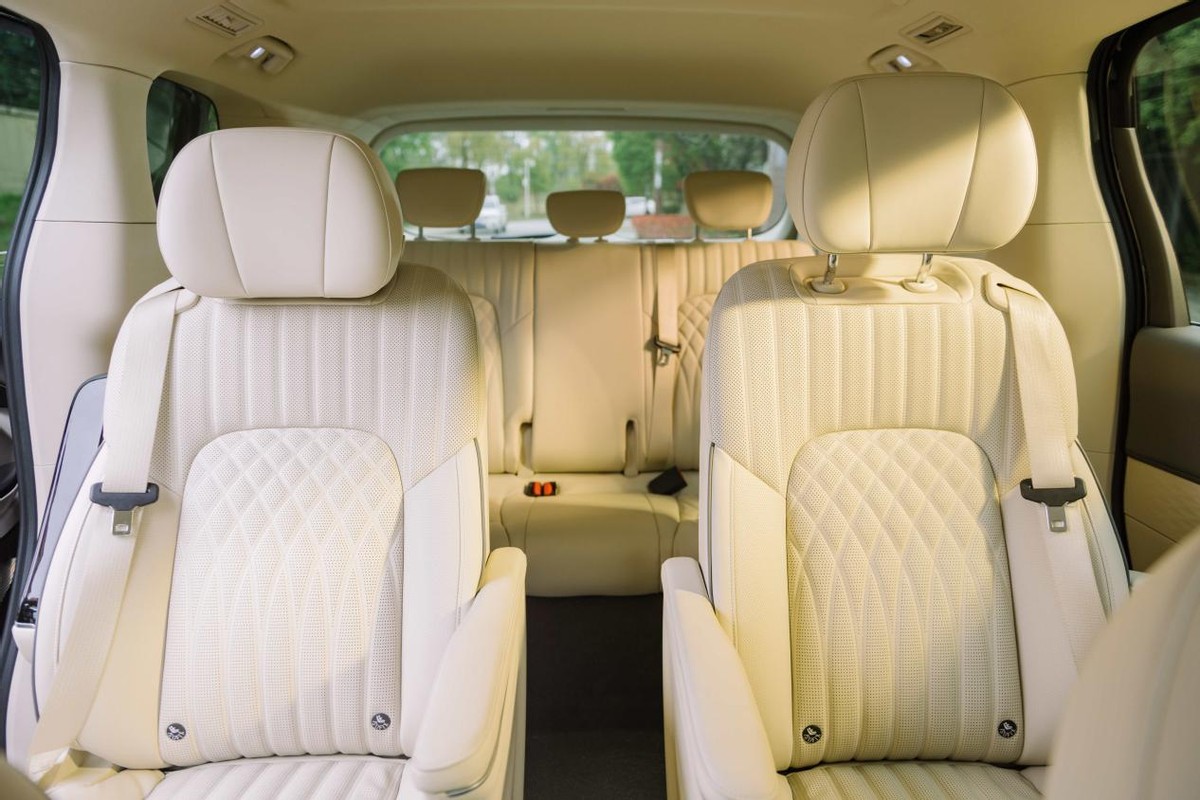 腾势d9和24款岚图梦想家怎么选,成都车展腾势d9对比岚图梦想家