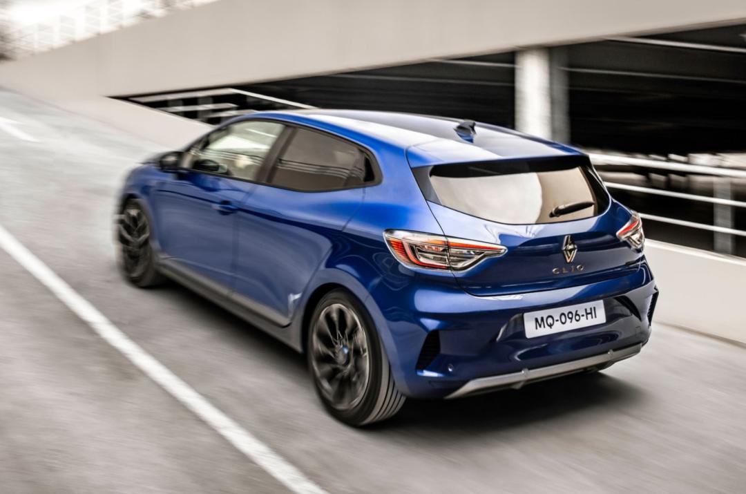 三菱新标小车,梅甘娜二代和哪款车同平台