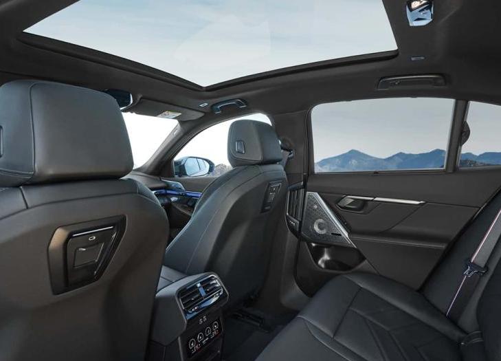 新款宝马5系和3系太像了,全新宝马5系对比全新宝马7系