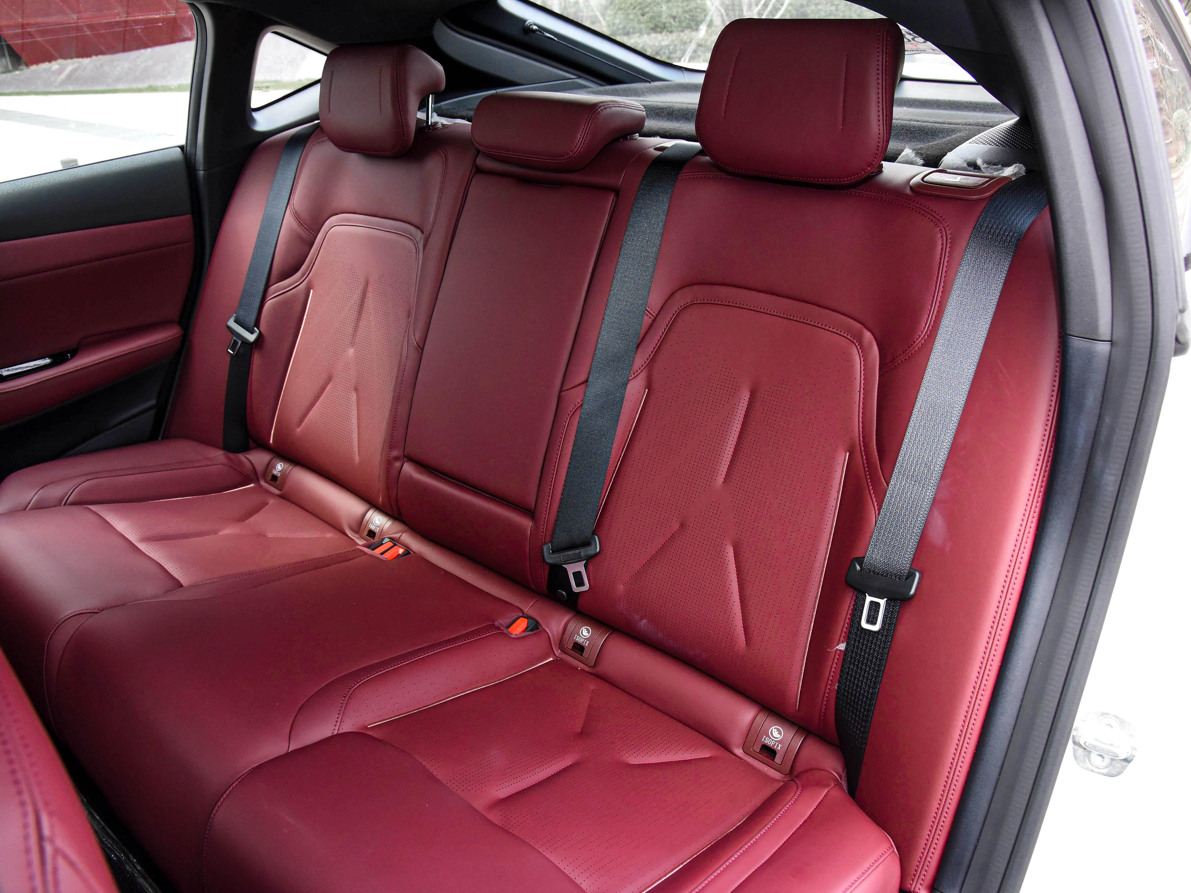 比深蓝sl03更值得买的车,实力派新秀长安深蓝sl03该怎么选