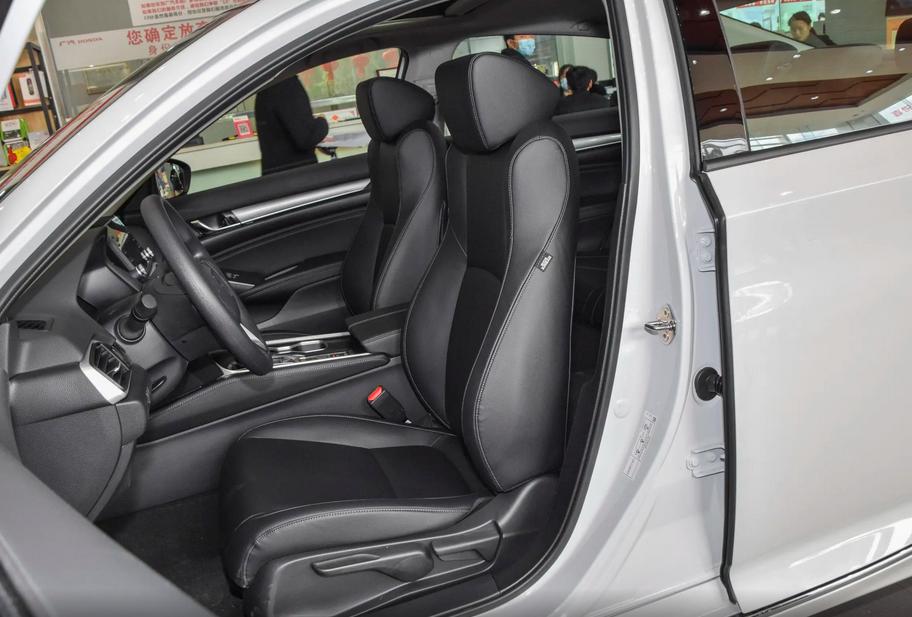 全新一代本田雅阁燃油版,2018本田雅阁哪个版本值得买