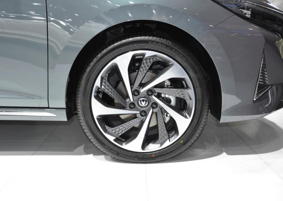 长安锐程plus旗舰型怎么样,售价9.99万起长安锐程plus