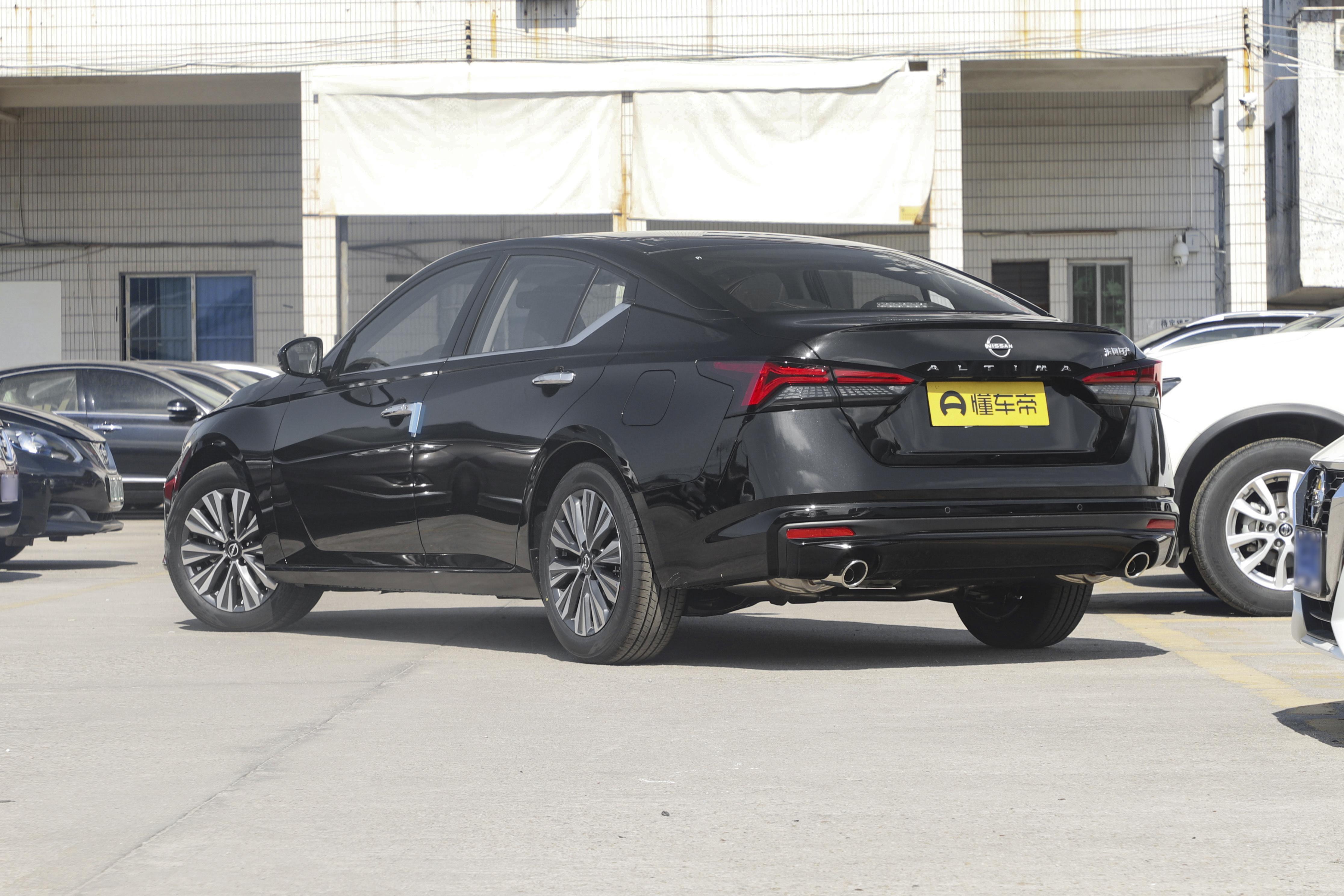 优惠3.2万，月销9189辆，油耗最低6.41L，详解日产天籁用车成本