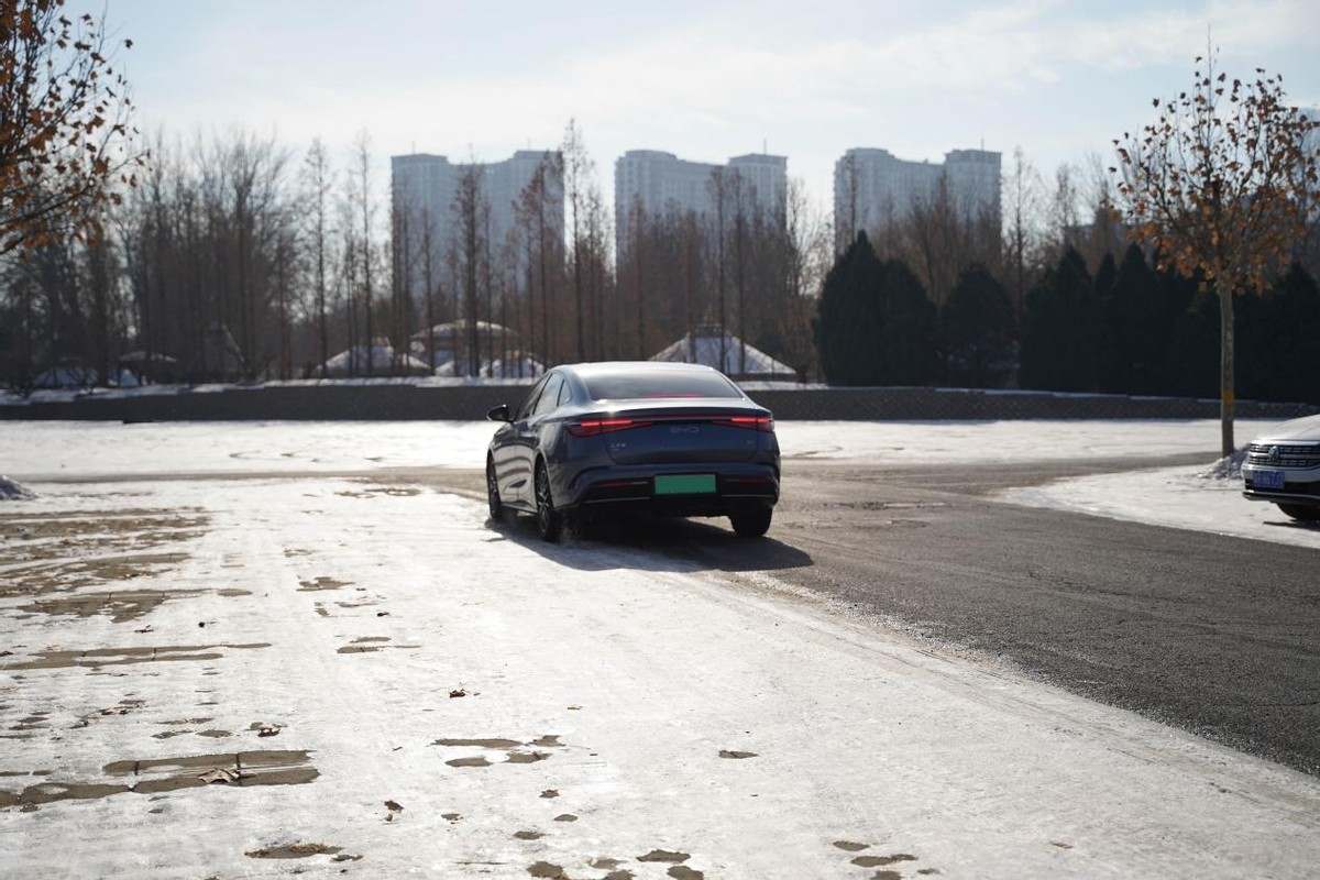 新款深蓝sl03纯电版驾驶体验,深蓝sl03属于什么档次的车