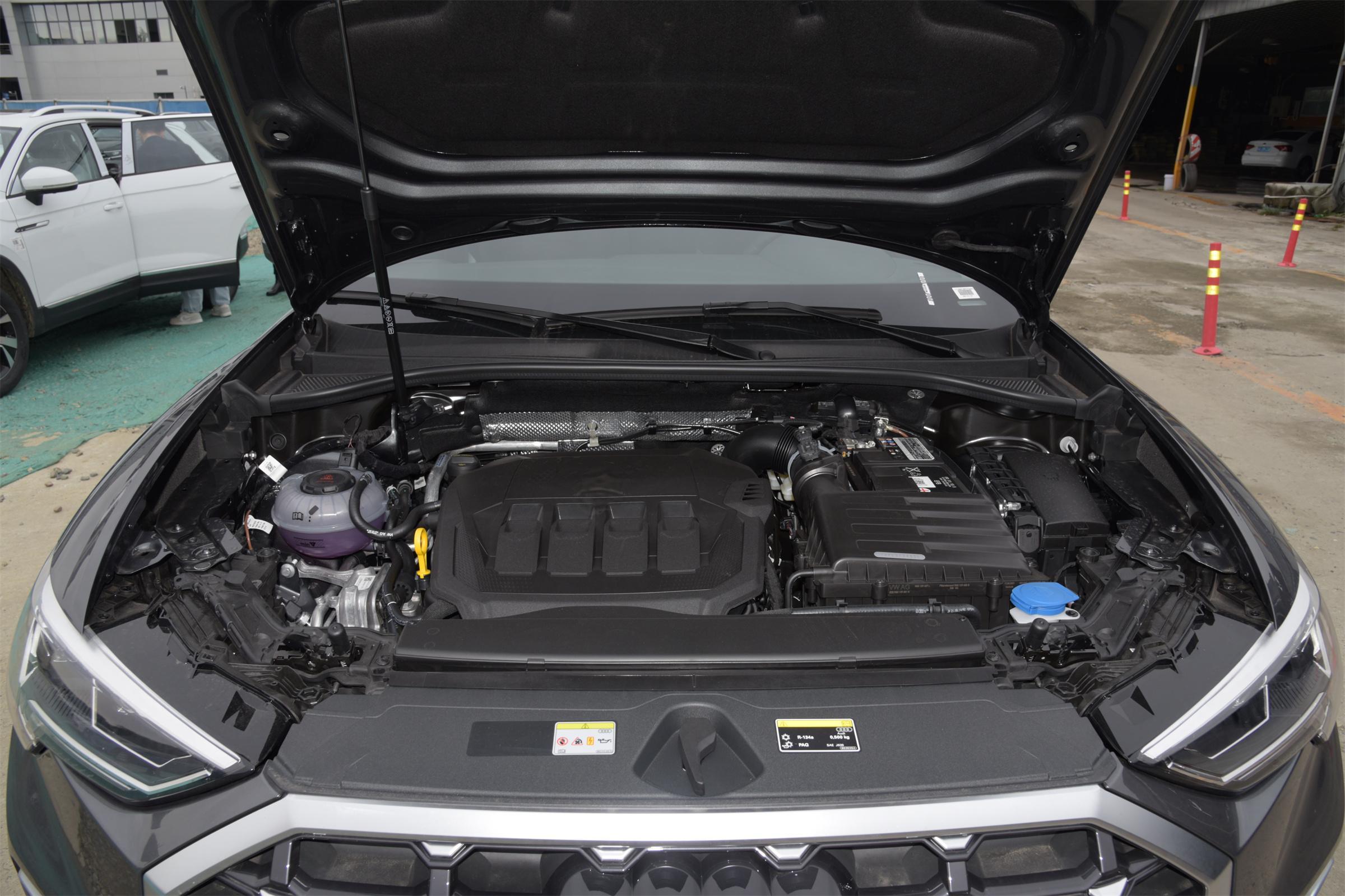 全新林肯冒险家对比全新途观,林肯冒险家两驱和奥迪q3四驱