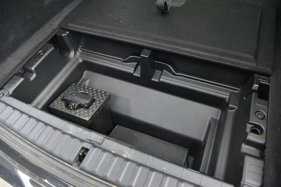 宝马ix系列空间对比,宝马ix首次亮相