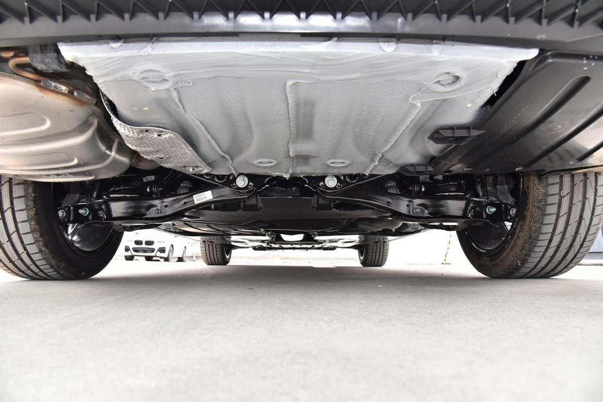 大众速腾280tsi超越版驾驶,大众速腾280tsidsg卓越版