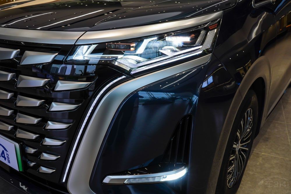 比亚迪腾势d9和传祺e9哪个好,传祺e9max对比腾势d9四驱尊荣