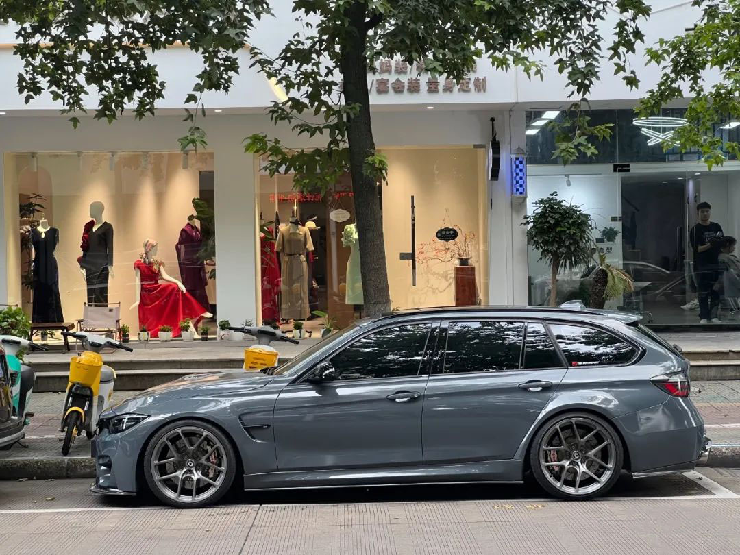 宝马320旅行版,宝马320旅行车