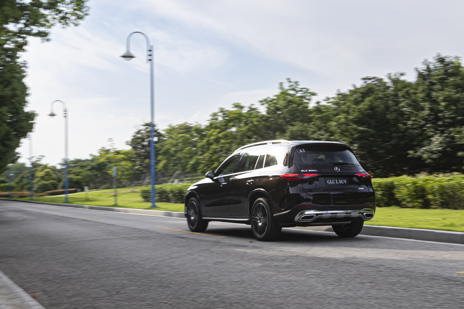 奔驰glc2602021款试驾视频,全新奔驰长轴距glcsuv正式亮相