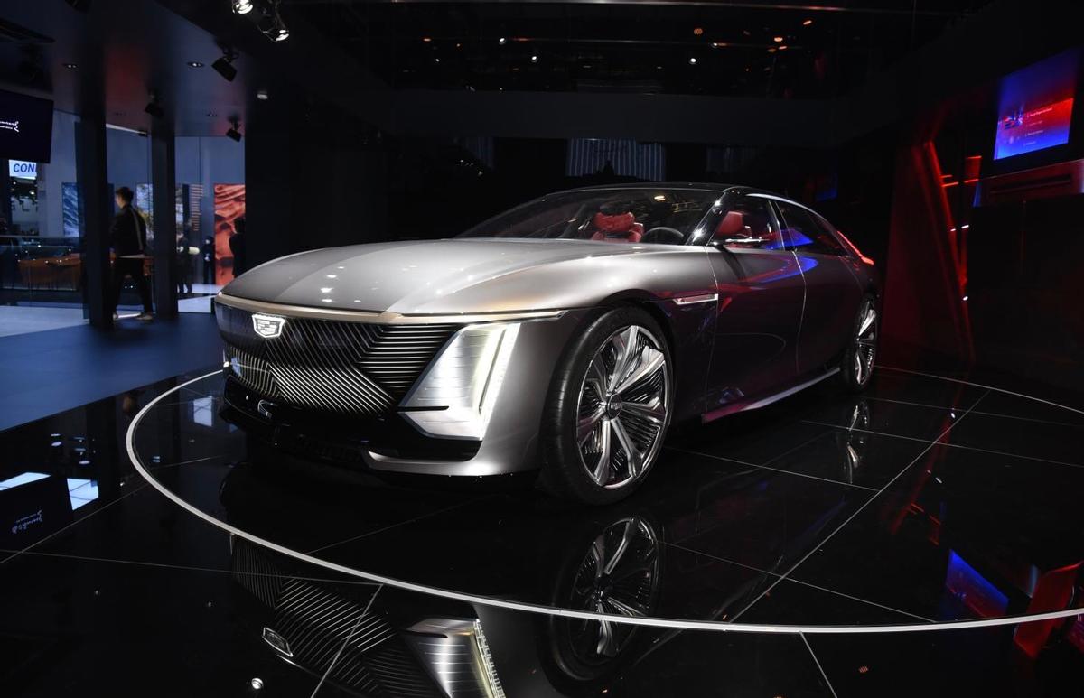 凯迪拉克的33寸屏幕咋样,凯迪拉克celestiq屏幕