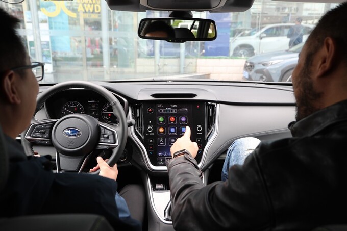 陪朋友去斯巴鲁店看傲虎，我不仅被“打脸”还种草变“粉”了