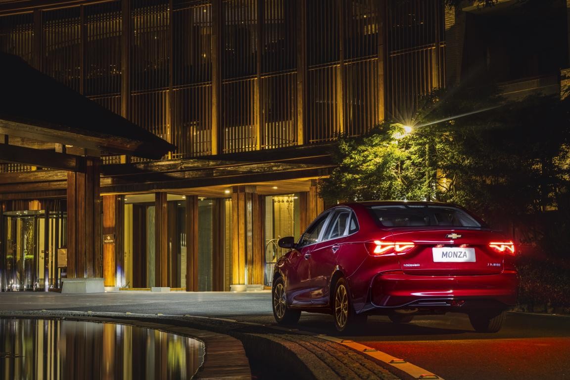 雪佛兰全新家轿科鲁兹到店实拍,雪佛兰科鲁泽2019款redline320t