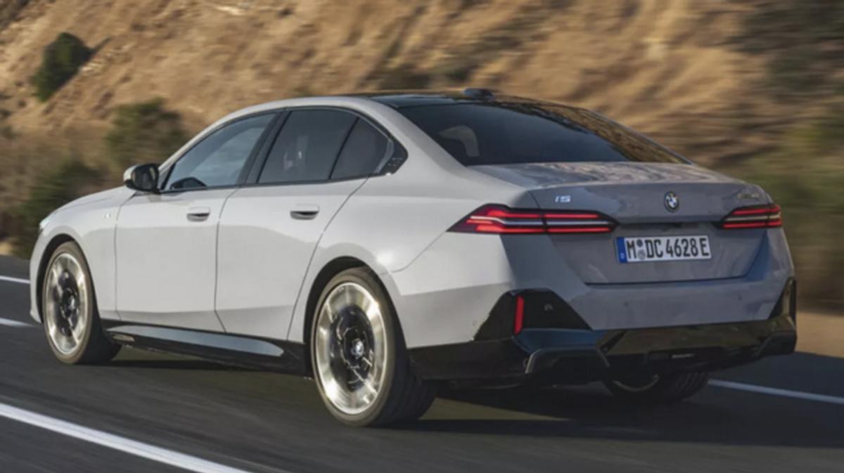 大鼻孔新款宝马5系谍照,宝马5系的核心亮点和槽点