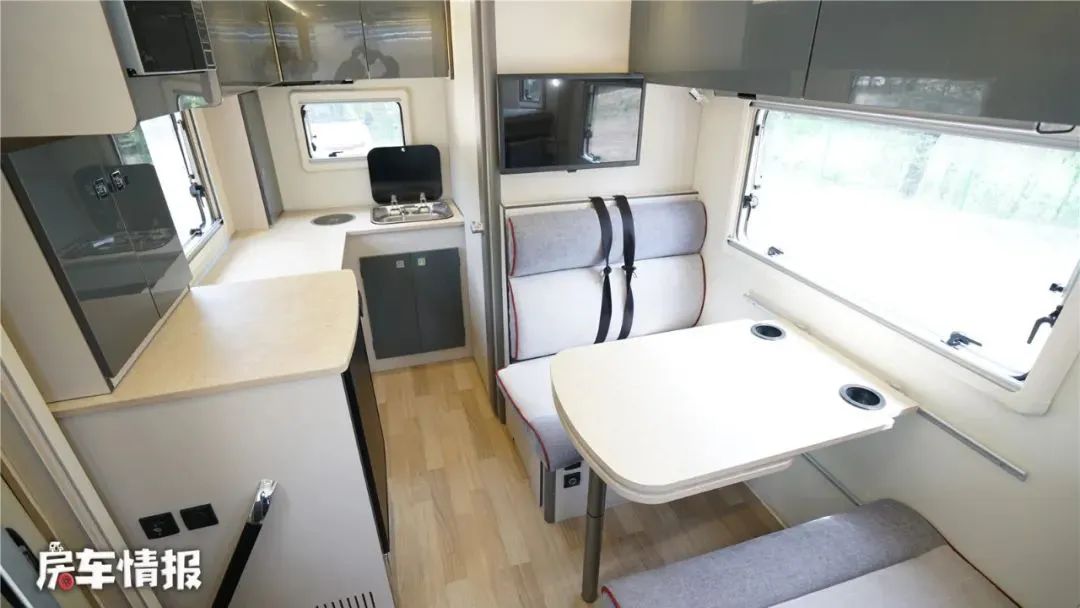 北京大空间房车价格30-40万左右,目前适合购买什么样的房车