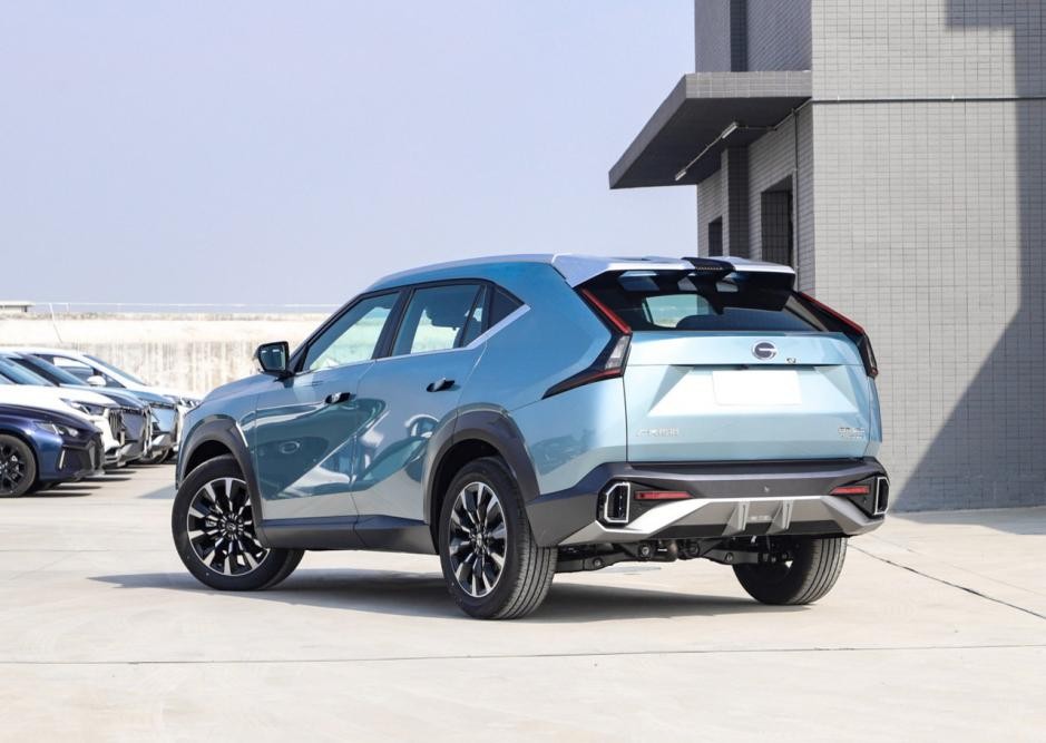 影酷混动和燃油版怎么选择,影酷混动最低配实车