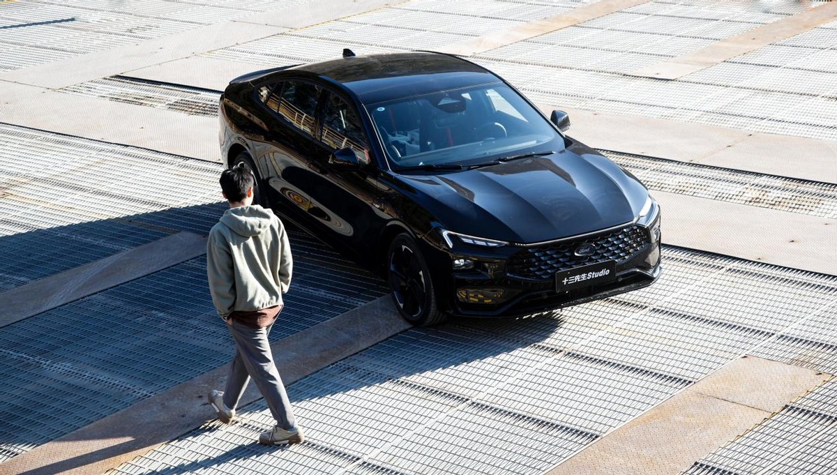 福特蒙迪欧致胜2011款2.0t的油耗,沉浸式体验蒙迪欧大马力e混动