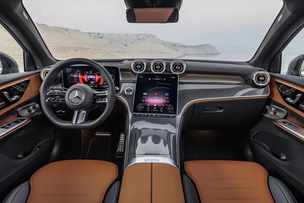 全新奔驰GLC轿跑SUV官图,最新款奔驰glc超帅视频