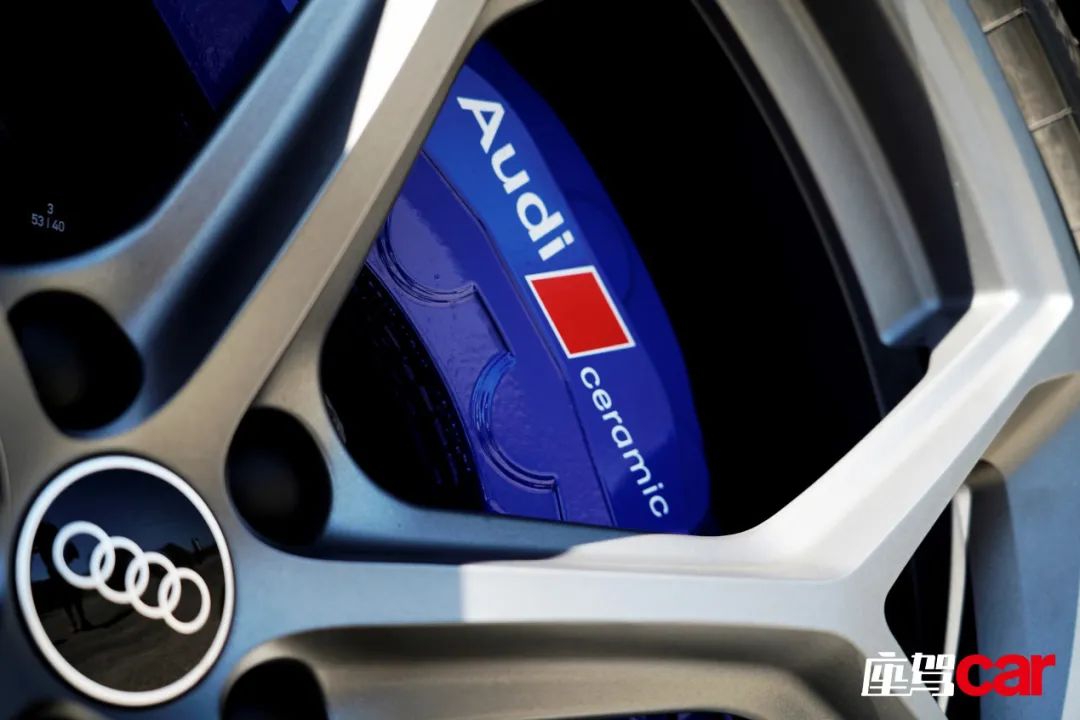 战斗力爆表|海外试驾奥迪最美顶级“战斗机器”